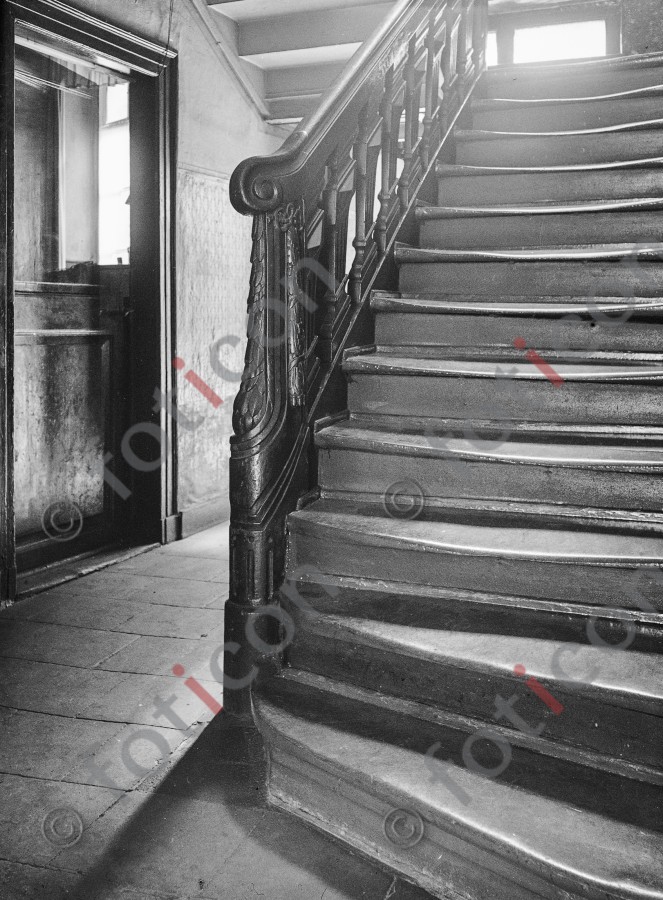 Treppe Ratingerstraße 17 | Stairway Ratingerstreet 17 - Foto foticon-kleesattel-sw-004.jpg | foticon.de - Bilddatenbank für Motive aus Geschichte und Kultur